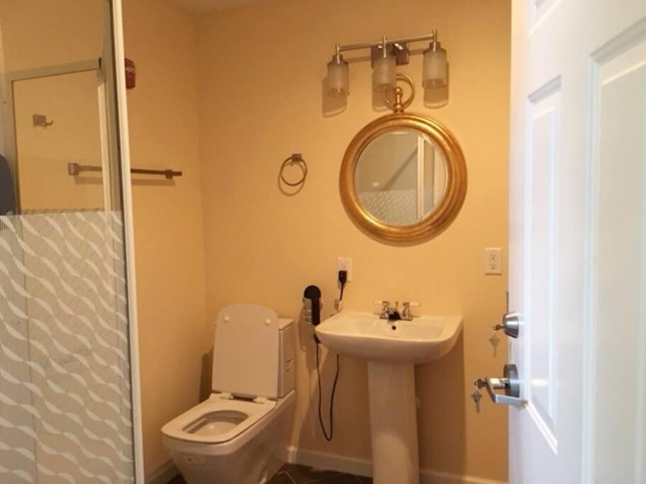 Luxury Three Story Apartment In Short North Колумбус Екстер'єр фото